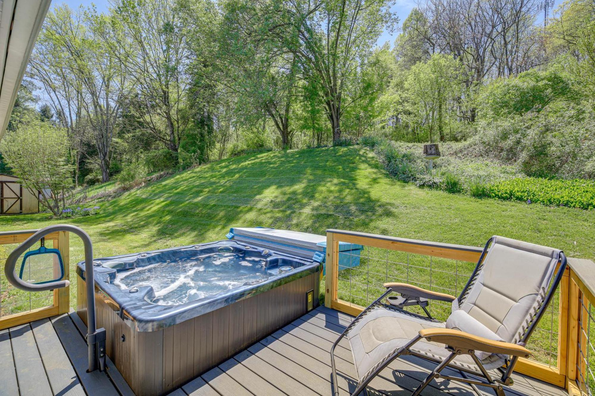 Lakefront Kingsport Home With Private Hot Tub! Exterior photo